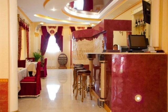 Coliseum Hotel Khmel'nyts'kyy Exterior photo